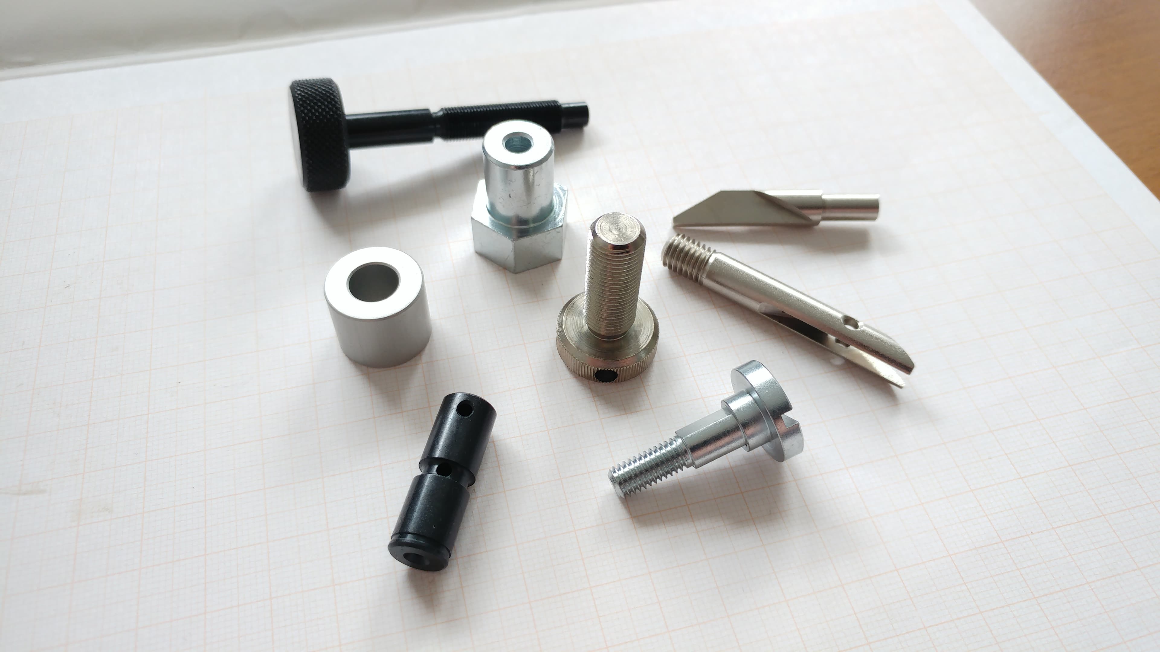 Primer površinske zaščite – bruniranje, cinkanje, niklanje, eloksacija